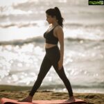 Sakshi Agarwal Instagram - Everything is learnable, doable and achievable☀️ . #beachyoga #beachfitness #beachvibes @kirtivassan #stepstone #anoraavarta #resort #adshoot @stepsstonesspl Pondicherry