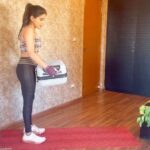 Sakshi Agarwal Instagram – Lets put our suitcase 🧳 to some use this Lockdown 2.0!
#justgetupandmove 
If you cant get your hands on weights/equipment!
.
Swipe left for awesome full body workout.
👉👉👉👉👉👉👉👉👉
Just spend 20 mins , play some music , get a suitcase and try this! You will feel awesome❤️✨
Save it for later use!
Tell me what you think once you try it💪
.
1) effective for sides and back
2)effective for chest/booty
3) effective for booty/sides/arms
4) Suitcase mountain climbers
5) suitcase kick tap
.
This is a mixture of HIIT and spot body workout!
The first workout needs a lot of balance, so you can start slow💪
.
#fitfam #fitnessmotivation #suitcaseworkout #sakshiagarwalworkout #sakshiagarwal #workoutmotivation #stayhome #stayfit #stayhealthy #fitnessjourney #somethingnew #puma #burberry #noequipmentworkout #noweightsneeded Chennai, India