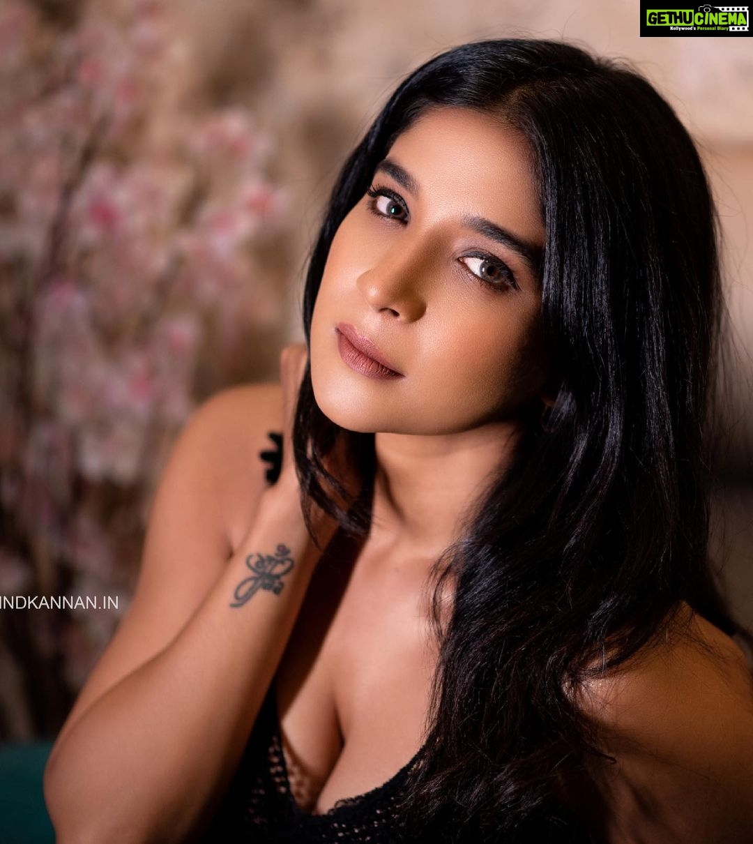 Sakshi Agarwal Instagram - May all your vibes say- I got this!! . Click by : @arvindkannanphotography Hmua: @srimakeupartistry . Ps:- these pics were taken much before lockdown:) Just got my hands on them:) . #blacklove #leatherpants #instagood #instadaily #instapic @teamaimpro @tisisnaveen Chennai, India