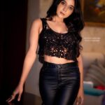 Sakshi Agarwal Instagram - Let only positive thoughts surround you which makes you glow in Darkness too ! Pics: @arvindkannanphotography Hmua: @srimakeupartistry . Ps:- these pics were taken much before lockdown:) Just got my hands on them:) . #blacklove #leatherpants #instagood #instadaily #instapic #stayhome #stayhomestaysafe #wewillgetthroughthis #positivevibes @teamaimpr @tisisnaveen Chennai, India