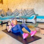 Sakshi Agarwal Instagram - Hello there, You can use four flowerpots at home and do these super duper effective workout for belly fat , sides and core! . The weight of each flower pot is around 10-12 kgs and I dont have these weights at home. So trying something Innovative! Try it guys and feel the burn🔥🔥 . Swipe 👉👉👉👉👉👉👉 . I made up few of these so I dont know the names. 1)Targets lowers abs-More effective when you do it continuously 2)Core- shuffle flower pot / push up 3)jump squats with flower pot 4)Flower- pot tap with plank jack and booty workout 4)Upper abs- flowerpot stretch-90 degrees 5)Sides- super tough but super effective . #workoutathome #stayfit #workoutmotivation #fitnessmotivation #fitnessathome #abs #core #flowerpotworkout #sakshiagarwal #fitfam #innovativeworkout #burnthefat Chennai, India