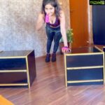 Sakshi Agarwal Instagram – Epic workout at Home🔥
.
Just take any two strong stools or chairs and you can do these simple but effective workouts at home!
Make sure you stretch well before and after❤️
.
Swipe 👉👉👉👉👉👉👉
1)Stool hop with shoulder tap
2)High arm hold kick outs
3)Stool hop – side with kick set
4)Made up My own workout
5)Stool tricep dip
.
#fitfam #workoutmotivation #workoutroutine #trending #stayhome #stayfit #nogymnoproblem #workoutroutine #upperbodyworkout #sakshiagarwalworkout Chennai, India