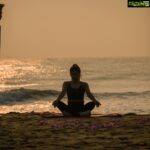 Sakshi Agarwal Instagram – Everything is learnable, doable and achievable☀️
.
#beachyoga #beachfitness #beachvibes @kirtivassan #stepstone #anoraavarta #resort #adshoot @stepsstonesspl Pondicherry