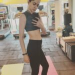 Sakshi Chaudhary Instagram - #throwback My all time go to no nonsense hairstyle. I can be found in it almost all the time ...🤪 And let's be grateful for the things that we take for granted... I found quite a lot of them... 😌 We will surely come out of this with a perspective.... Make sure that when the new day emerges and when the chaos is over... you come out of it with new strength and new spirits!! 🧞‍♀️🙌🦚 PS : The picture is from couple of weeks back #staysafe #stayhome #staypositive