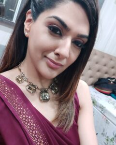 Sakshi Chaudhary Instagram - I think I am falling in love with sarees!!!😍❤❤