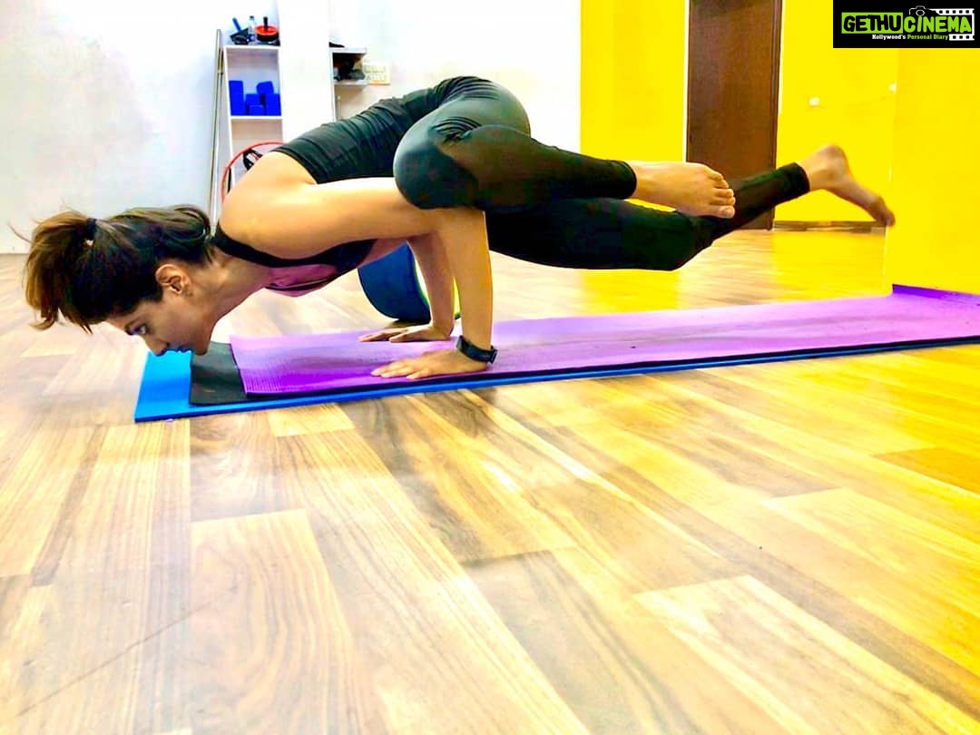 Sakshi Chaudhary Instagram - Normally I dont post my workout pictures... but its something I really enjoy!! I like pushing my body ( sometimes pushed too much and got injuries... not advised). This pose isn't perfect but well getting there... π€ @shubham_bhardwaj_yoga_teacher