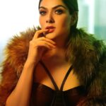 Sakshi Chaudhary Instagram - Isn't he right people!! Totally agree with him!! 😉 #Repost @sayansurroy • • • • • • Andheri West Who seek to be equal with men, lack ambition ❤️ @isakshi_chaudhary shot by @sayansurroy #sayansurroyphotogtaphy styled by @rehanshahdesigns and makeup by @imsumansingh hair by @mehrasilky