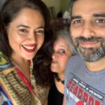 Sameera Reddy Instagram - When your SAASU photo bombs your romance 😂 swipe for #sassysaasu #messymama & Mr. @vardenchi #family #husbandandwife #saasbahu #photobomber #fun #momlife #keepingitreal 😜