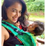 Sameera Reddy Instagram - This Janmashtami let’s all keep our children close and cozy and celebrate the divine Krishna and his love with our families. Love light and positive energy! HAPPY Janmashtami! 🙏🏼 Nyra snug in her Kiro Basic Soul ❤️. @soulslings_india #babywearing #happymama #happybaby #babycarrier #baby #momlife #motherhood #positivevibes #keepingitreal ❤️ Goa