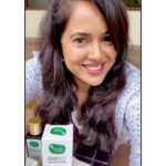 Sameera Reddy Instagram - Mommies this is a product review for Mother Sparsh After Bite Turmeric Balm & Baby Massage oil. The way I actually test any product out is using it on myself too and the balm definitely helps with the redness and itch after an insect bite. The baby oil has superb absorption. Check out my review @mothersparsh #ayurveda #madeinindia #mothersparsh #babyproducts . ✔️For 10% OFF use my code SAMEERA10 👈🏼
