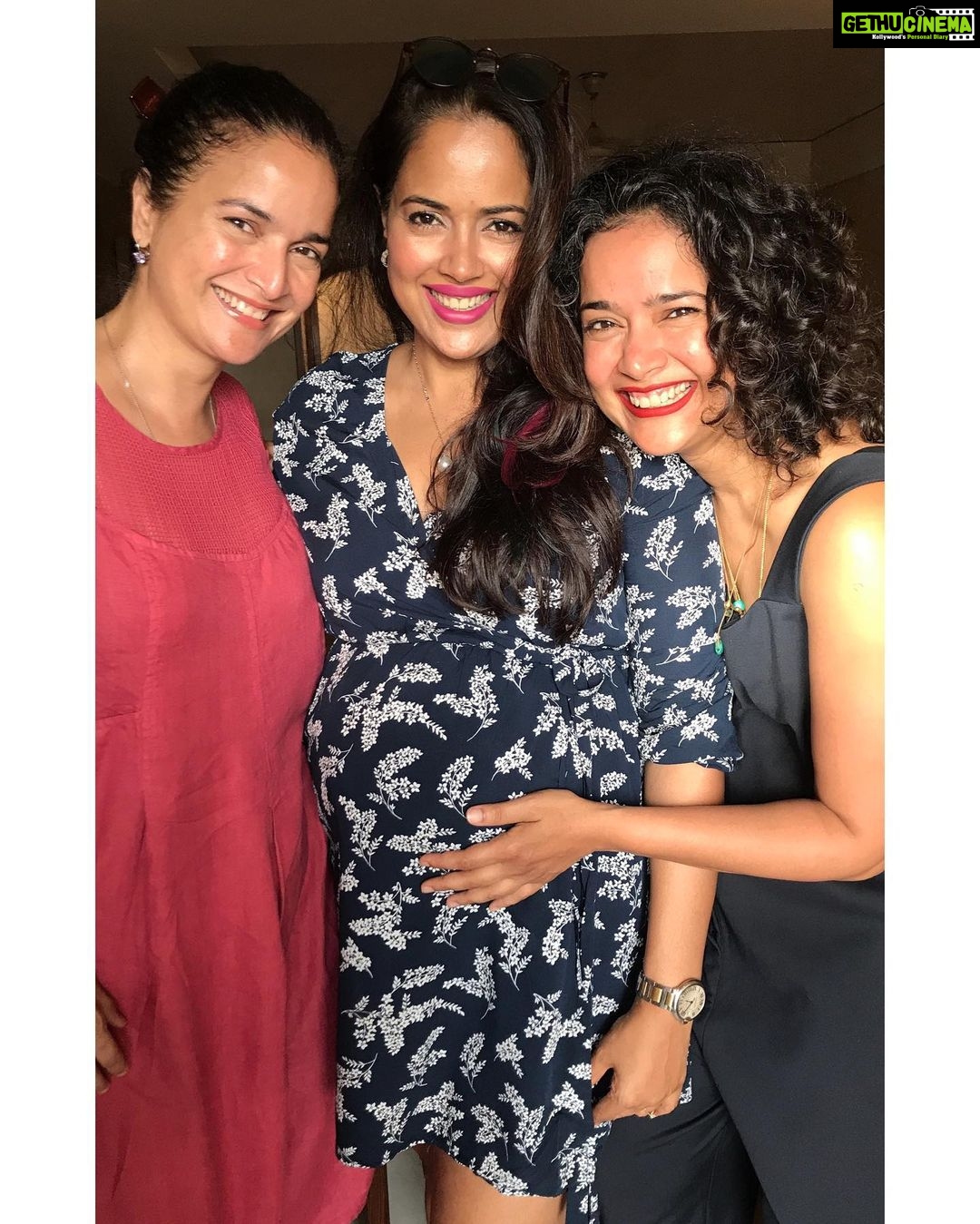 Sameera Reddy Instagram - Girl power💪🏼Sushama Meghana and Nyra in my tummy 😍 Covid has kept us apart but it hasn’t broken our spirit 🤗 My sisters are my pillars of strength and it’s been so hard not see them or my parents but I know we will meet soon ❤️ miss you girls 🥺#throwbackthursday #sisters #siblings #strength #reddysisters #girlpower #love #family #mygirls #messymama #throwback #preggo #oneyearago 🤰🏻