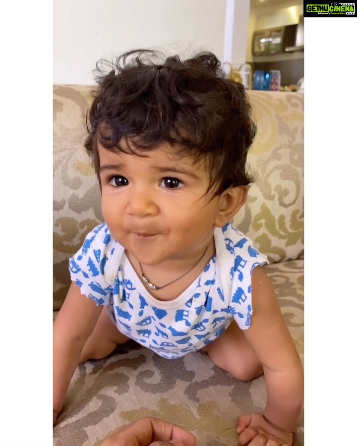 Sameera Reddy Instagram – Baby wants a lollipop 🍭runnnnnn🤣 #naughtynyra ...