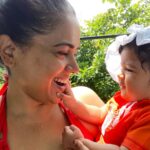 Sameera Reddy Instagram – Orange is the new black 🌈 the one thing Covid has taught me is to be so grateful for simple things 🙏🏼time to only focus on the good ☀️#fridayvibes #happythoughts #nofilterneeded #momentslikethese #momdaughter #orange #twinning #momlife 🌈 #imperfectlyperfect #motherhood #naughtynyra #messymama #keepingitreal #gratitute #goa🏡