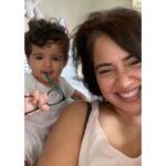 Sameera Reddy Instagram - Nyra + Mama’s chasma = 🤩 #naughtynyra #messymama #saturday #masti 🌈