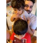 Sameera Reddy Instagram - Daddy duty🤣 Sunday morning drive😎 mr. @vardenchi #naughtynyra #happyhans keeping papa busy❤️ #sundayfunday #family #momlife #messymama #keepingitreal 🌈