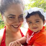 Sameera Reddy Instagram - Orange is the new black 🌈 the one thing Covid has taught me is to be so grateful for simple things 🙏🏼time to only focus on the good ☀️#fridayvibes #happythoughts #nofilterneeded #momentslikethese #momdaughter #orange #twinning #momlife 🌈 #imperfectlyperfect #motherhood #naughtynyra #messymama #keepingitreal #gratitute #goa🏡