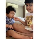 Sameera Reddy Instagram - Sharing is caring😍moments like these make my heart melt🥺#brotherandsister #moments #motherhood #momlife #naughtynyra #happyhans #mybabies 🥰