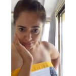 Sameera Reddy Instagram - Lockdown Mommy Fashionista just got Spoofin real with my kids blankets & Ladies we can’t leave the feeding pillow of this challenge now can we?😱. #messymama twist to the #pillowchallenge 👗👛 #fashiongoals 😳🤪. Pillow @boppycompany Watercolour Summer Blanket- @turaturi Dohar - @fabindiaofficial Sateen Serena sheet- @urbanladder 😎Styled by #messymama . Confused Accent by Confused Critic . . #lockdown #blanketchallenge #madness #momlife #hautecouture #fashionista #mama #vogue #fashionstyle #fashiongram #breastfeedingmom #diva #feedingpillow #blanketchallenge #fashion #spoof #imperfectlyperfect #mom #keepingitreal 🤩👊🏼