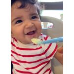 Sameera Reddy Instagram – ‘NO’? Excuse me missy? 🤩 when did she learn this 😂 #naughtynyra #messymama #lunchtime #momlife #babygirl #keepingitreal 💓