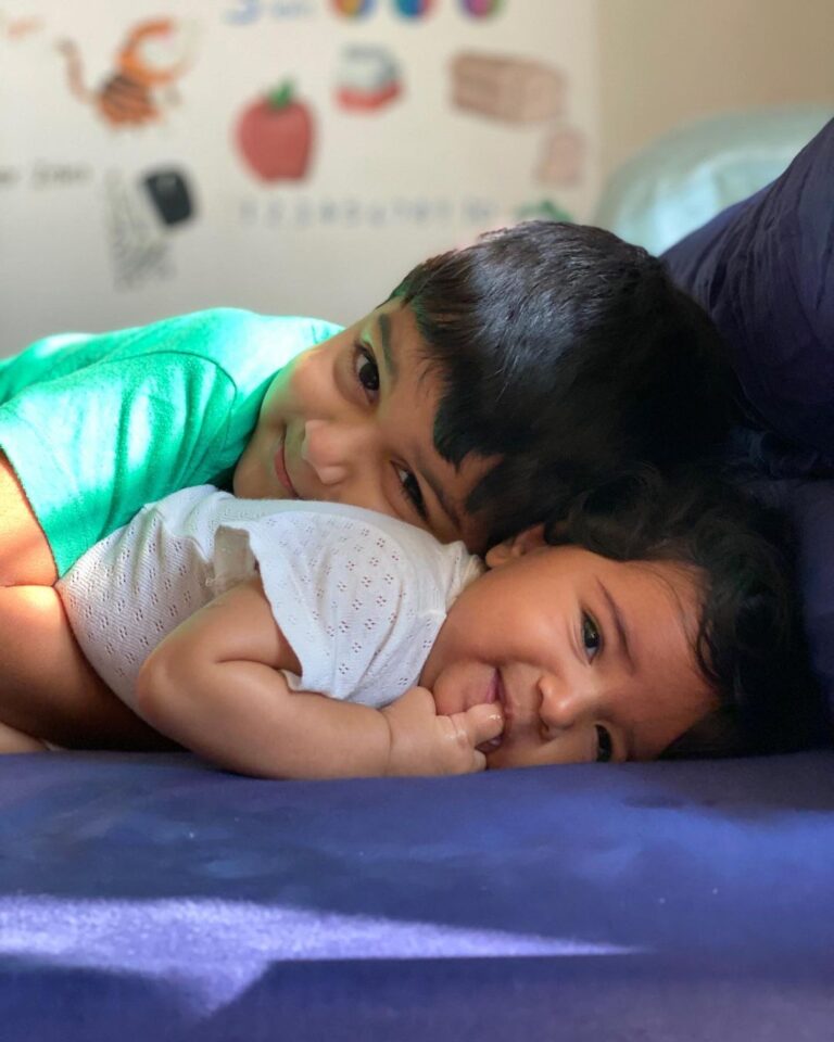 Sameera Reddy Instagram - Who needs Squishy hugs this morning? ❤️ i know we do 🤗 #staystrong #staypositive