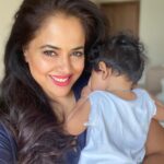 Sameera Reddy Instagram - Needed a change from my lockdown look so did a fun makeup video🙃Will share tomorrow💄 #girlsjustwannahavefun #messymama #imperfectlyperfect #nofilterneeded #mama #motherhood #keepingitreal