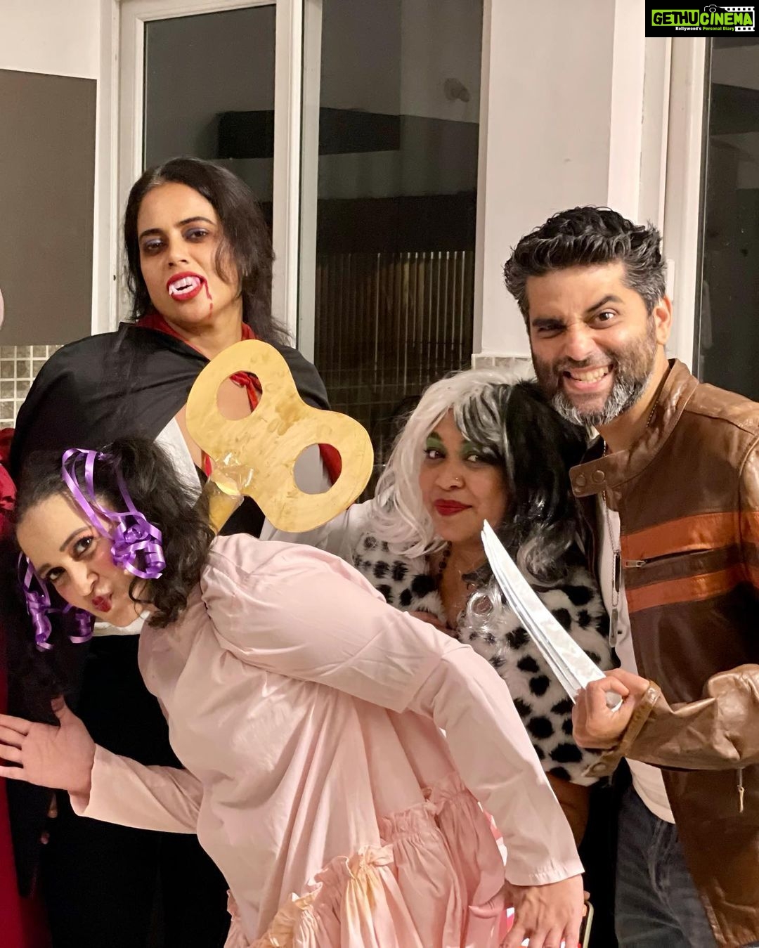 Sameera Reddy Instagram - Halloween 21β π 1. Countess Draculaπ§ββοΈ has the hots for Wolverine. 2. The Ultimate X men. 3. Hand Maid watches eerily as countess Dracula plans to attack Wolverine . 4. LMFAO photo bombs the Wind-Up doll and gang. 5. Cruella joins in the fun π€© Happy Halloween π» @mr.vardenchi @aadiinmotion @diydayalishka @leeelobo @rowdysheeter π #aboutlastnight π