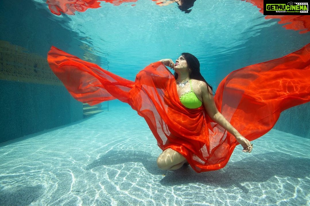 Sameera Reddy Instagram - Unapologetically Female🩸#throwback 🦋. . I will always and forever be my best version in whatever shape or phase of life I’m in 🙏🏼 . . #imperfectlyperfect #affirmations #onlygratitude #bodypositivity #throwbackthursday #womensupportingwomen #supportdontjudge #positivebodyimage #underwaterphotography #pregnancy #throwback #pregnancyphotoshoot #sizedoesntmatter #positivevibes #loveyourself #loveyourbody #onelife . 🙏🏼 . June 2019 . . @luminousdeep @viihal @kohlnrouge