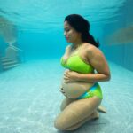 Sameera Reddy Instagram - Respect your body in any size ❤️ Calm Mama = Happy Mama. #throwback 🦋 #imperfectlyperfect . #onlygratitude #loveyourself #throwbackthursday #womensupportingwomen #positivebodyimage #supportdontjudge #underwaterphotography #pregnancy #pregnancyphotoshoot #sizedoesntmatter #positivevibes #loveyourself #loveyourbody #onelife . 🙏🏼 . June 2019 . . @luminousdeep @viihal @kohlnrouge