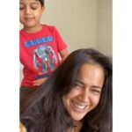Sameera Reddy Instagram – The secret to beautiful hair is 2 bits of tap water and Hans Varde 😂🤣 Mrs Vardenchi ready for the weekend ! #messymama .
.
#hair #care #weekend #ready #momlife #motherhood #hairdresser #myson #babygirl #baby #indianhair #beautytips #hairstylist #hansvarde 😜