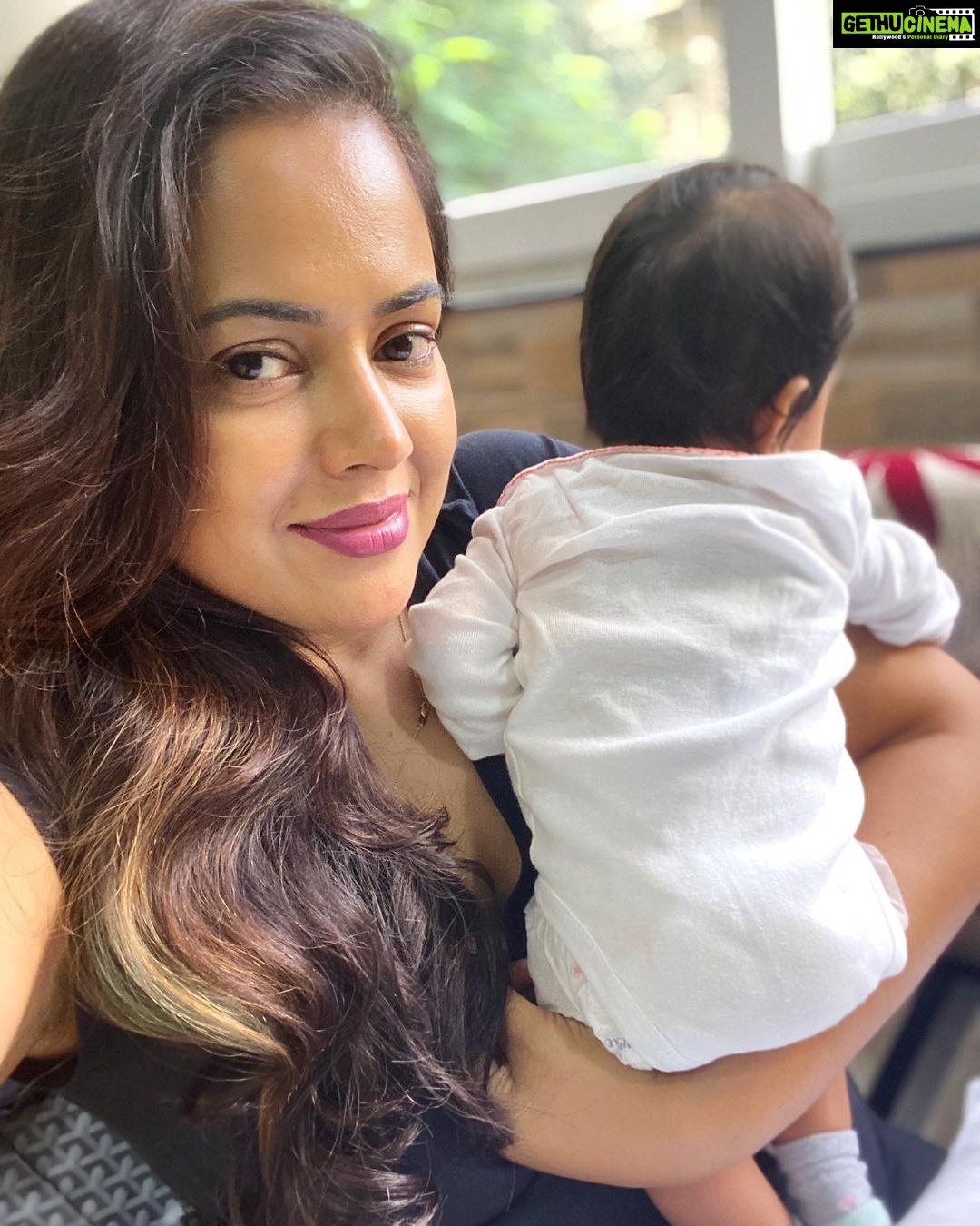 Sameera Reddy Instagram - Breastfeeding Post Alert for Moms🎈My experience? I’d like to tell you that till you start solids it will be a bit taxing because you have to feed a lot esp in the beginning months. It gets fairly easy at 6 months 🍼 the night feeds for some moms like me continue so bye bye sleep 💤 I’m still struggling with that. It also can make you eat more to battle fatigue so watch out for the weight gain. My best advice is feed anywhere and everywhere .🌴 Don’t feel awkward : use a feeding cape and just be comfortable. I’ve fed in restaurants, cars , parks , friends houses etc . I don’t give a damn because I want to be active and I want to have a life . Also I don’t make it a big deal in my head and that’s the trick to keep going with BF your baby. 💃 please don’t feel pressure because it is mental pressure itself that emotionally drains you while BF your baby. 🧘🏼♂️ I again say that giving a combination of BM and/or formula or only formula if you choose for various reasons is completely your choice . Nothing wrong with it . Yes it is said BM is a superfood for babies but that being said my mom breast fed me only a few months and I think I turned out just fine 🤩 Stay happy. Happy mama = Happy baby 😃 . . #motherhood #momlife #baby #breastfeeding #keepingitreal #imperfectlyperfect #mom #babygirl #babys #postpartum #momsofinstagram #postpartumjourney #happymama #happybaby 😃