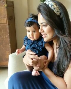 Sameera Reddy Instagram - When her papa is serenading his babygirl 🎸😍❤️#mood #photoshoot #family #guitar #myhusband #nyra #blessed @mommyshotsbyamrita @perfektmakeover
