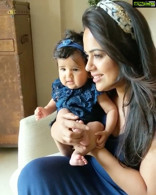 Sameera Reddy Instagram - When her papa is serenading his babygirl 🎸😍❤️#mood #photoshoot #family #guitar #myhusband #nyra #blessed @mommyshotsbyamrita @perfektmakeover