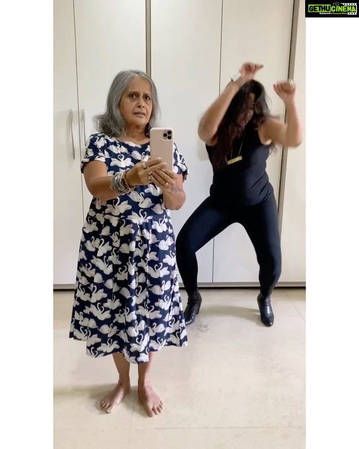 Sameera Reddy Instagram - When your mother in law steals your thunderπ€©π₯π#asli #gangster @manjrivarde you were epic! She #flippedtheswitch thank you for being as crazy as I am π€ͺβ€οΈ . Please Try this at home and tag us !! ππ»ββοΈππ»ββοΈ. @oh__happy__family thank you for pushing us to do this ! π #wearefamily . #motherinlaw #appreciationpost #MIL #goals #girlpower #daughterinlaw #saasbahu #ladies #letsdothis πͺπΌ. . #fliptheswitch #fliptheswitchchallenge #momlife #keepingitreal #motherhood #takingfunseriously #imperfectlyperfect