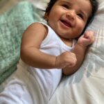 Sameera Reddy Instagram – Jo andar fit woh bahar bhi hit! 💪🏼🤣 #baby #indian #banyaan #bollywood #bol #babybanyaan #friday #masti #my #babygirl 😃