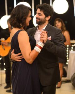 Sameera Reddy Instagram - Mr.Vardenchi Would you dance with me forever ❤️ tomorrow we complete 6 years . I still remember how crazy our wedding was ! Maharashtrian /South Indian rituals! Short Hair , Wedding Chudas on a gown 🤣 and then a white wedding cake dancing the night away to a Catholic Bandra Band playing our fav tunes 💃 ! It was perfect❤️ #anniversary #week #myhusband #bae #marriage #6years #wedding #throwback