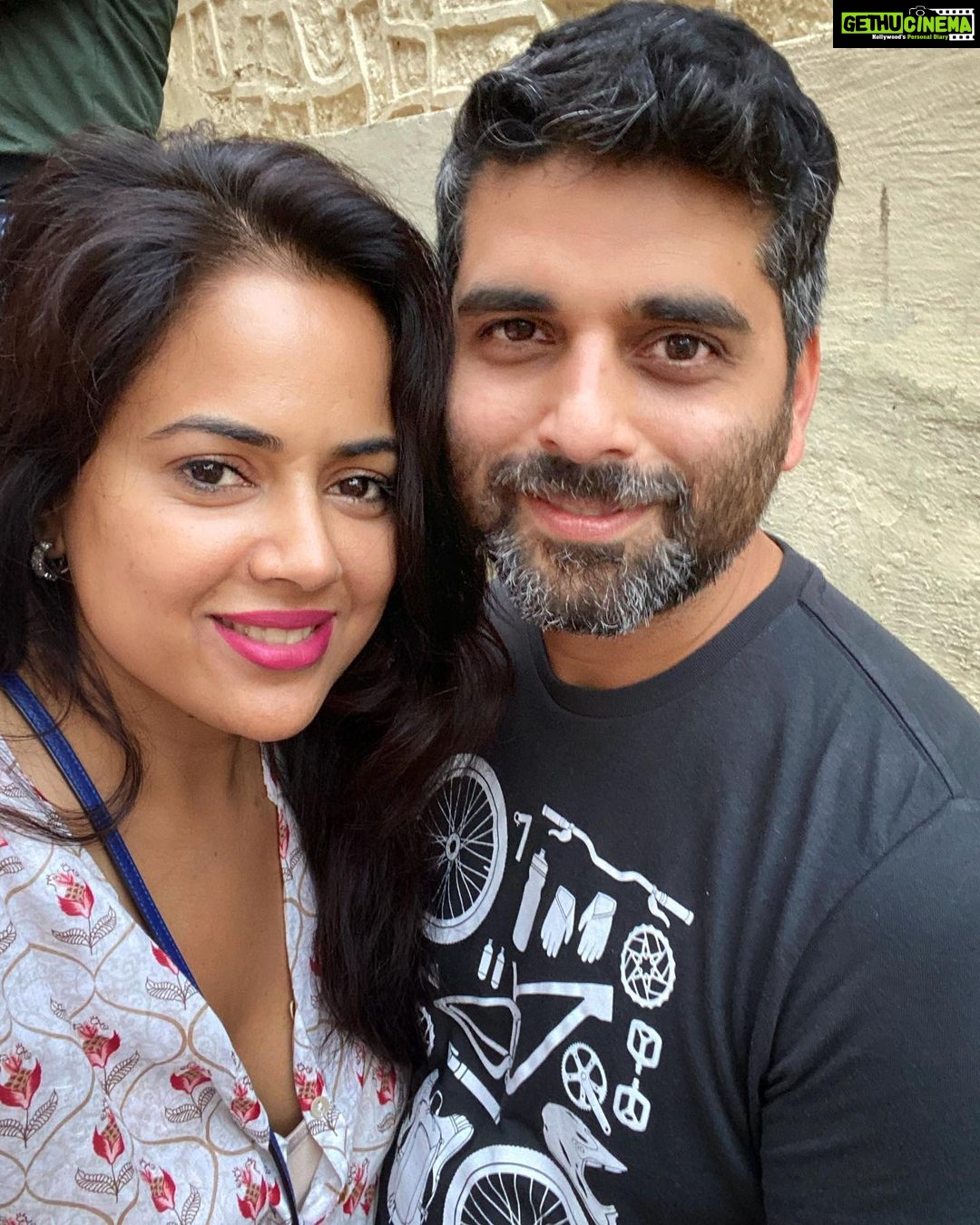 Sameera Reddy Instagram - Cannot tell you crazy it has been these last 6 months. I have been moody / exhausted/ happy/ low / super thrilled then super cranky! Emotions running wild 🤣 and this amazing guy has smiled through most of it . Guys if you are listening be understanding it’s a difficult time post birth . And we ladies appreciate the support ! 🥂 #husbandandwife #postpartum #imperfectlyperfect
