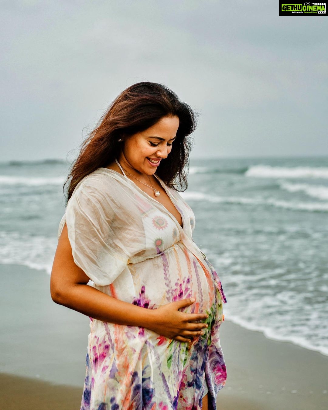 Sameera Reddy Instagram - 2019 you showed me I can go beyond myself, my fears and my own barriers 2020 I wish to stay healthy happy and always mindful of what I have and not get Fomo with what I donโt! ๐๐ผ #fridayflashback #strength #love #gratitude #no #fomo #givethanks #only #grateful #newyear #2020 . @_fabian.franco_