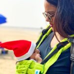 Sameera Reddy Instagram – All I want for Christmas is you! 🎵😍🎄#christmas #weekend #onthebeach #momlife #mybaby ❤️🎅 Juhu Beach