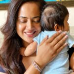 Sameera Reddy Instagram - As many of you know my first pregnancy was tough, physically and emotionally. But with Nyra, I decided I’m going to celebrate this experience and be super positive . Akshai has been so amazing and i couldn’t have been so brave this time without his support. We usually never buy gifts for each other but I was so surprised when he gifted me this beautiful diamond bracelet as a, believe it or not ‘New Mom Gift’! He said he had to give me something as beautiful, precious, rare and unique as I was 😊 and only a real diamond would do. Nothing fake or artificial could have described what me, Hans and this baby meant to him ! Now when I look at this bracelet, I am reminded of those moments which brought us closer than ever before. I feel truly lucky to have found my soulmate! ❤ @realisadiamond_in #myhusband #lucky #newmomgift #momlife #momsofinstagram #realisrare #realisnatural