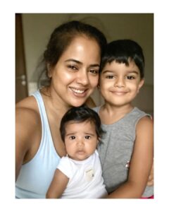 Sameera Reddy Instagram - My birthday morning 6am! Both my monkeys wide awake and I’m Zzzzz 😴 #momlife #neveradullmoment #glam 🙃 #mom #happybirthday #to #me 🎂 what a way to wake up #bestbirthdayever #keepingitreal 🥰 #family #first #forever
