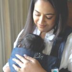 Sameera Reddy Instagram – Announcing my exclusive SameeraXSoul limited edition carrier! I hope you guys love it as much as I do 🥰 I chose my favourite baby carrier, Soul Aseema, in a perfect shade of blue denim to make this a stylish classic for your everyday babywearing🤩Go get yours today! Stay hands-free and #happytogether with your baby close to you, and go out and live your best life, ’cause you both deserve it! ❤️
.
Aseema is an award-winning, fully adjustable baby carrier for use from 0-4 years. Safety tested and certified, ergonomically designed for comfort, priced at Rs.5750/- all inclusive, NOW live, only on in.soulslings.com.
.
#soulslings #soulaseema #sameerareddy #mom #momlife #babywearing #limitededition #babycarrier #sameeraxsoul