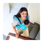 Sameera Reddy Instagram – Tacking Nyra’s Colic has been super stressful these past couple of months. And I can’t tell you how baby-wearing has been a life saver! I get a lot of moms asking me what is the biggest advantage of investing in an ergonomic baby carrier! It definitely helps with colic! There are days I walk around my house at 2 am in my Soul Aseema just to get Nyra to feel better and fall asleep. Plus I’m super active and I have her close to me always 🥰 #babywearing #colic @soulslings_india  #soulaseema #baby #momlife #momsformoms #momonthego #activemom #feelgood #letsgo