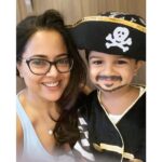 Sameera Reddy Instagram - Halloween ready for school !! Early morning dress up 🤪 #momlife #piratecostume #captainjacksparrow #halloween #halloweencostume #motherhood #mom #hansvarde