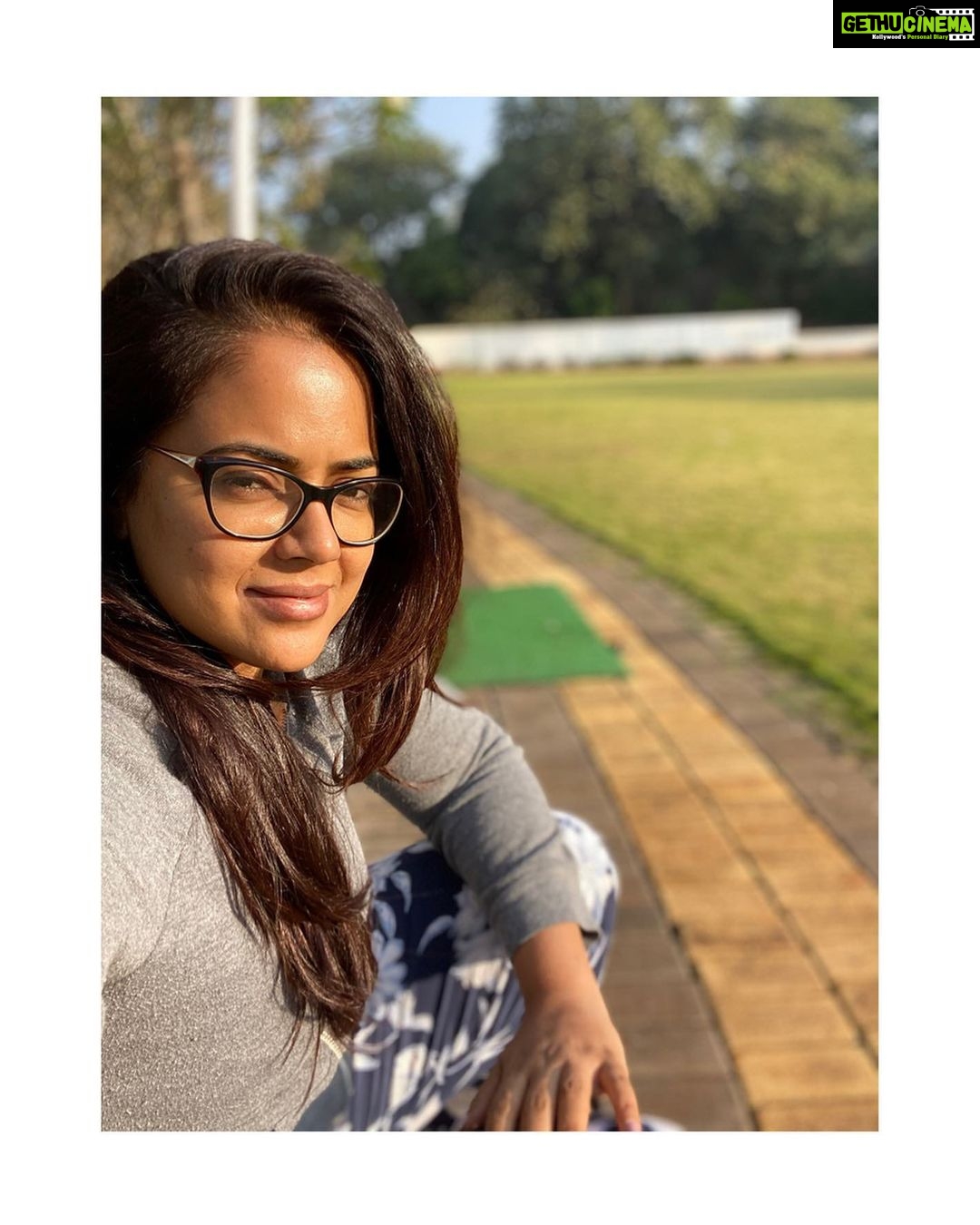 Sameera Reddy Instagram - Belgaum has amazing crisp cool fresh weather! My morning walk with Nyra was so refreshing! I sometimes feel ppl envy the big city life but to just breathe in such clean air makes me rethink what environment I’m bringing my kids up in . I love Mumbai but could we make it better ? #sunday #thoughts #fresh #air #pollution #free #feelgood #city #belgaum #karnataka