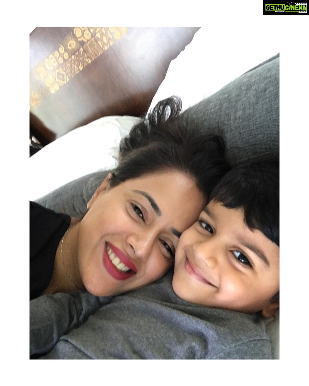 Sameera Reddy Instagram - Nothing like cuddles on a vacation 😍 got to spend some quality time with this lil guy ! So much to do in Chikmagalur! Amazing coffee plantation nature walk this morning !Today we’re going to Mullayanagiri Peak, the highest peak in Karnataka! #traveldiaries #chikmagalur #momlife #karnataka @javarainresorts
