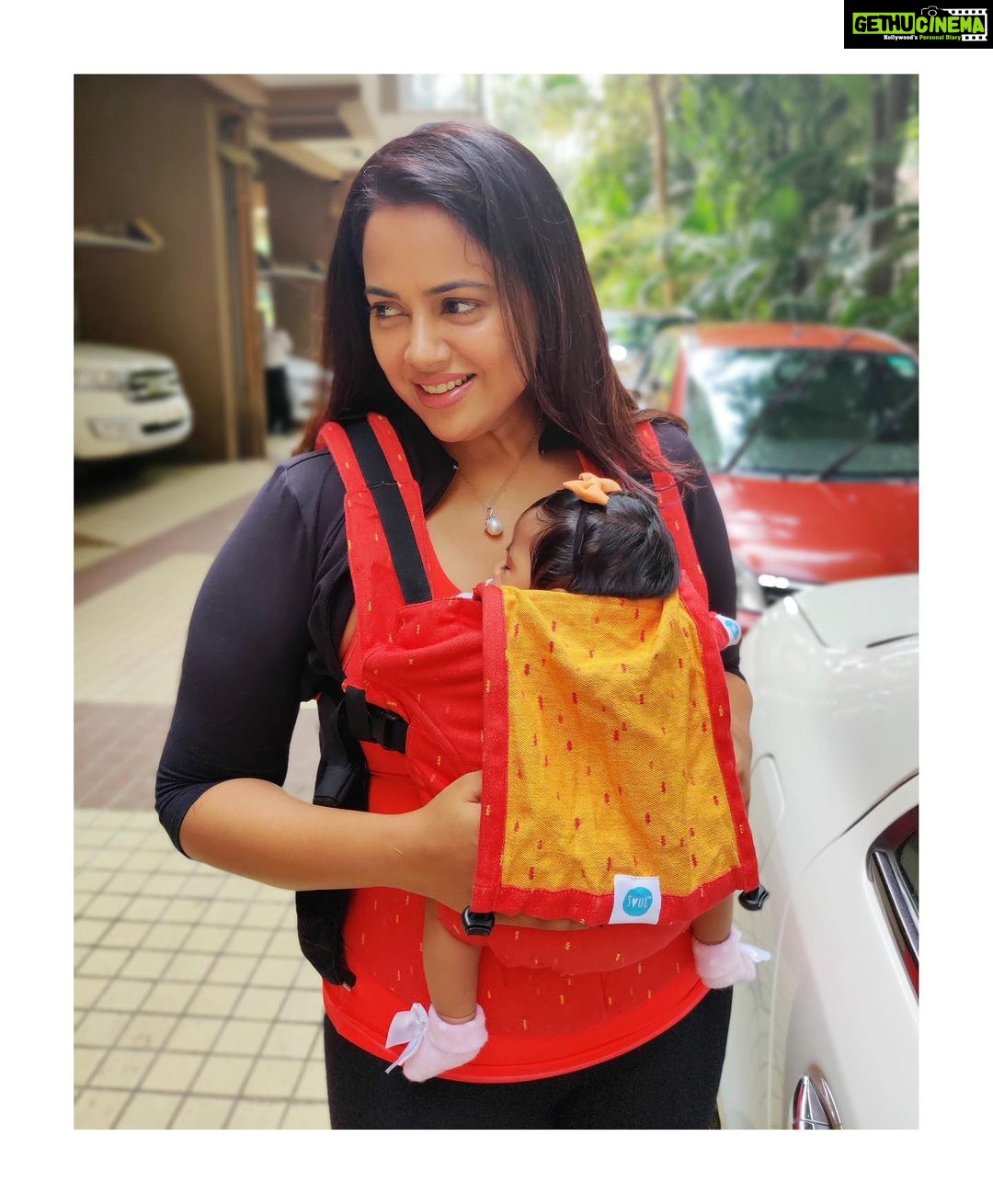 Sameera Reddy Instagram - Thank you to all the instafam moms that pointed out Nyra should be in an ergonomic carrier! Tried so many baby carriers this last month and finally found the one ! I’ve been very active with Nyra and take her everywhere so the @soulslings_india Aseema worked perfect for us! #babycarrier #workingmom #momlife #motherhood #active #fitmom