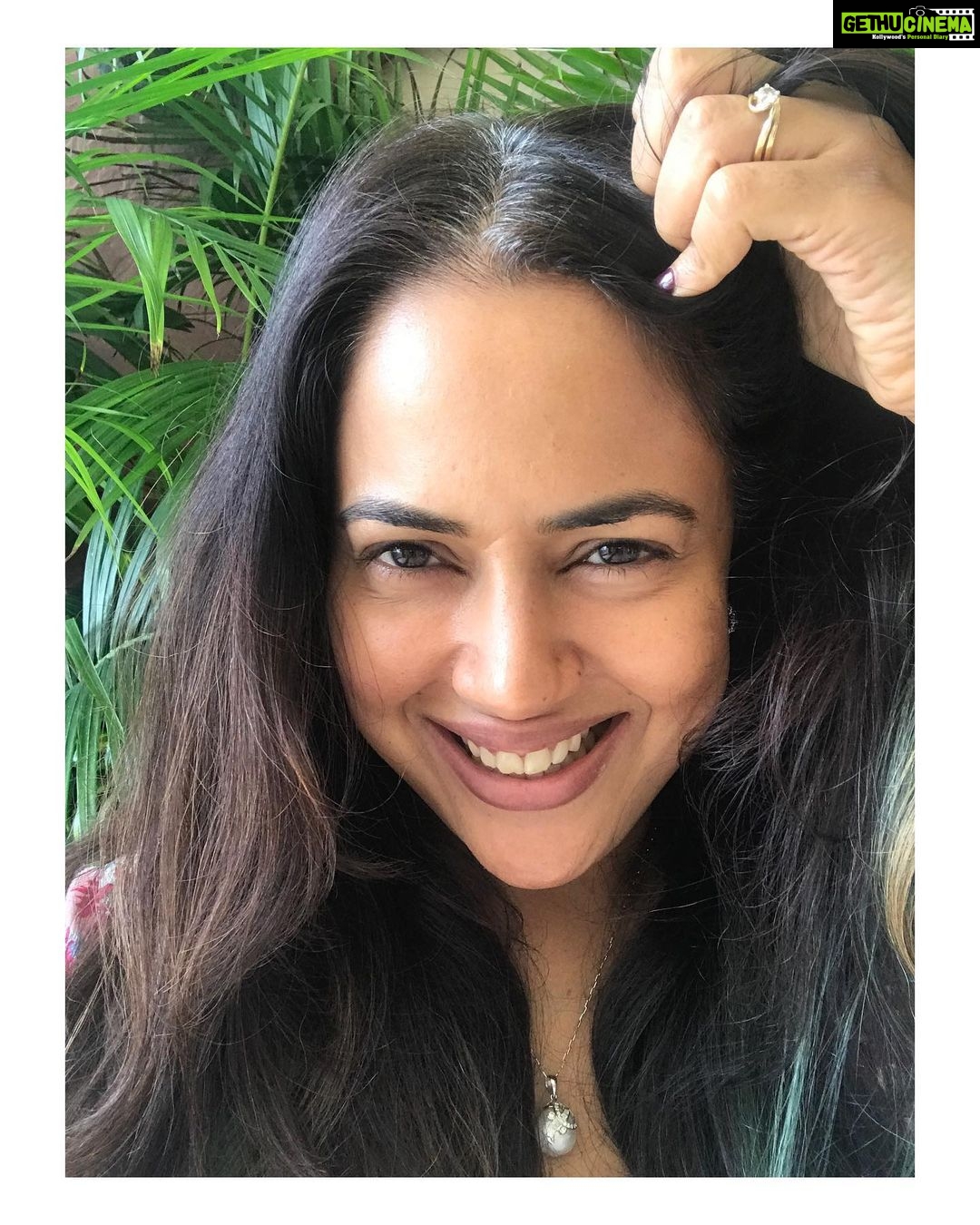 Sameera Reddy Instagram - I see lots of chatter with my whites showing in many videos! Truth is I started greying in my early 20’s and was super paranoid about having it show . It’s such a relief to just not care! I color my hair when I can but it’s not something I’m ashamed of. It’s funny how when men grey and get laugh lines it’s super sexy but when women age it’s something that is constantly pointed out. It’s exhilarating to not adhere to society pressure! Try it ladies ! 🤠#imperfectlyperfect