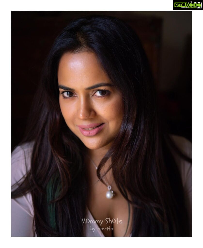 Actor Sameera Reddy Actress Sameera Reddy HD Instagram Photos and Wallpapers September 2019 ...
