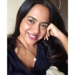 Sameera Reddy Instagram – Going into Monday with my most positive smile ! It was a hectic weekend with colic for lil Nyra and wow it can be super stressful 😳 new week new changes #babygirl #momlife #belike 🍼