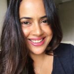 Sameera Reddy Instagram - My biggest tip? Take time for your partner and he needs to do the same for you. Post baby it’s massive changes and this is one space that needs lovin ❤️ #postpartum #advice #motherhood #keepingitreal #imperfectlyperfect